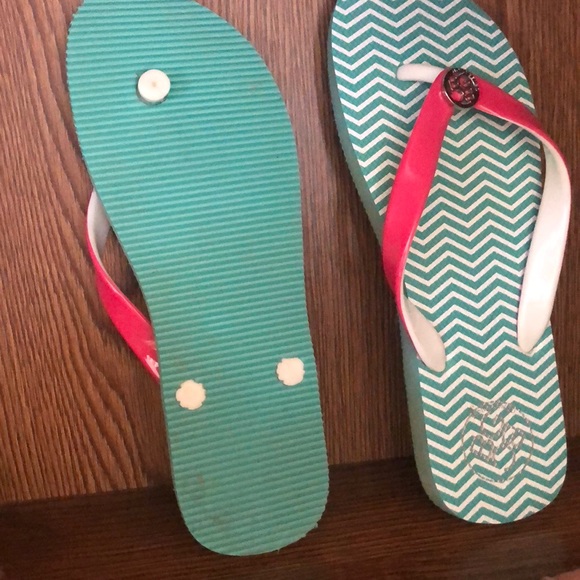 BCBG flip flops - Picture 2 of 2